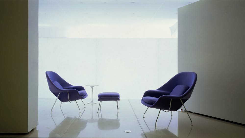 Knoll Saarinen Womb Chair, Ottoman and Table